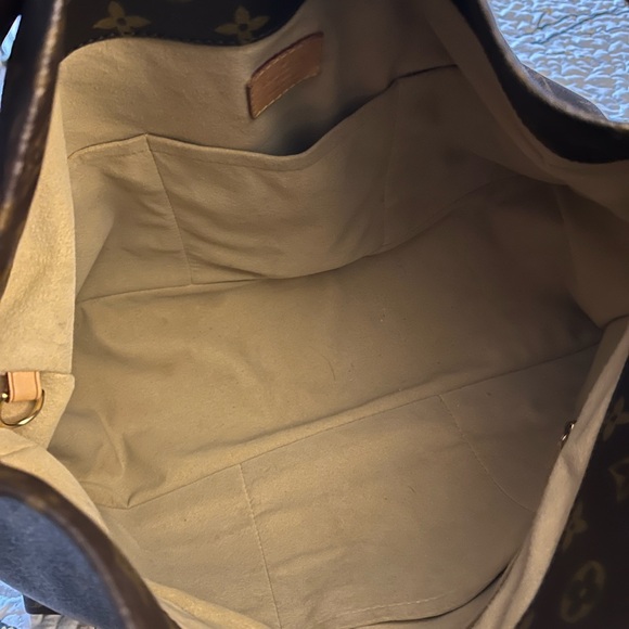 Coveted LV Monogram Artsy beautiful - Picture 7 of 16